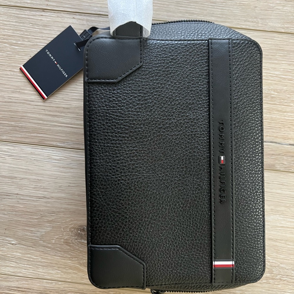 Tommy Hilfiger men’s grooming, cosmetic bag MSRP $84